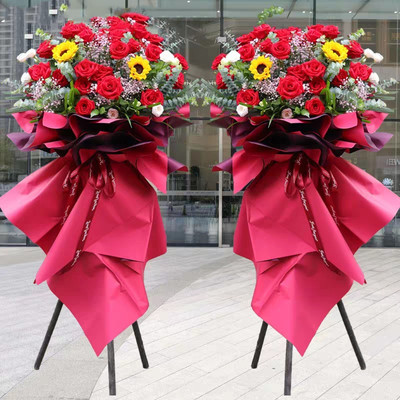 2个三角架开业花篮 上面各24朵红色扶郞 6朵粉色玫瑰 加2朵向日葵
