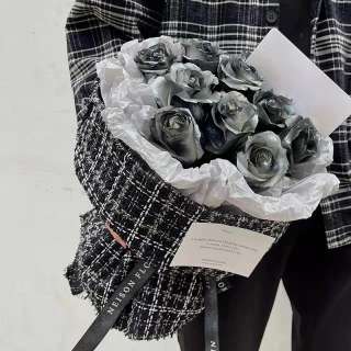 1： 11朵黑骑士玫瑰花束--小香风按图制作，购买数量：1；—花娃·鲜花全 